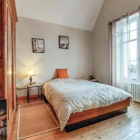 3 Bedroom Amazing In 酒店 拉罗歇尔